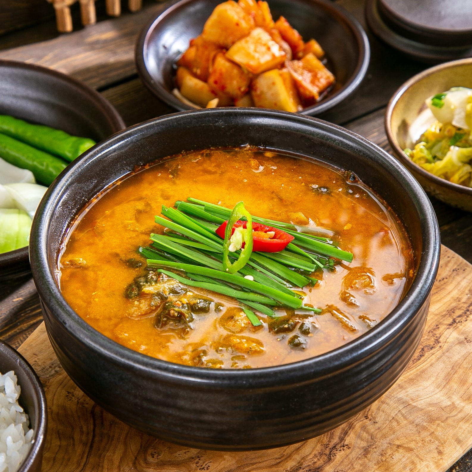 뭉근히 끓여내어 진한! 함평 민물 장어탕 : 제철 밥상
