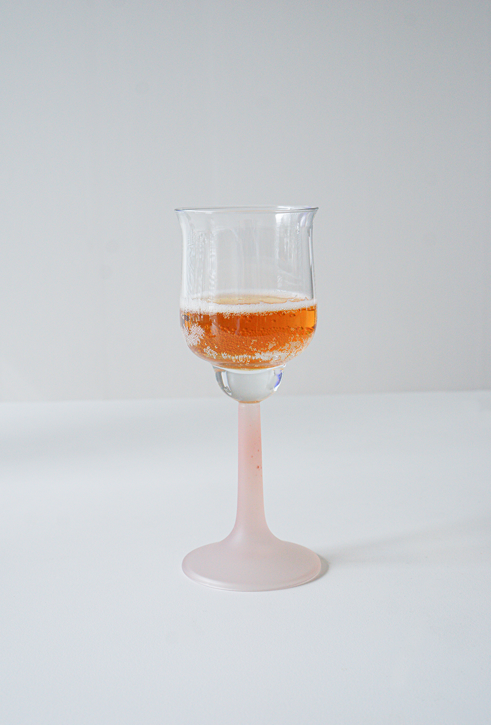 [vintage] 비급 새틴 핑크 스템 글라스잔 (b-grade frosted pink stem glass) : 더파데스트