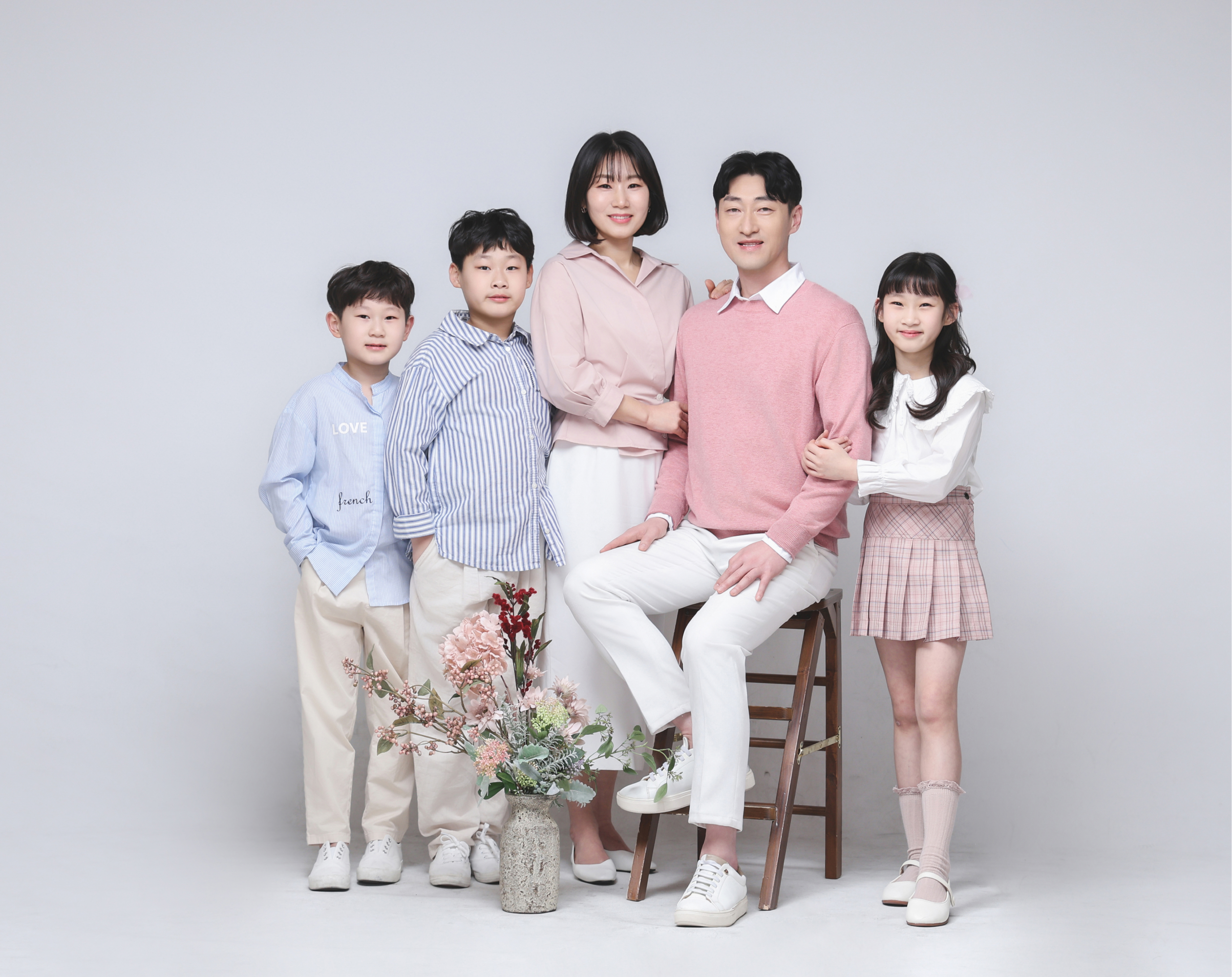 서울 금천구 가족사진 잘 찍는 사진관 컨셉 스튜디오 프로필사진 : 시그널스튜디오 강남점