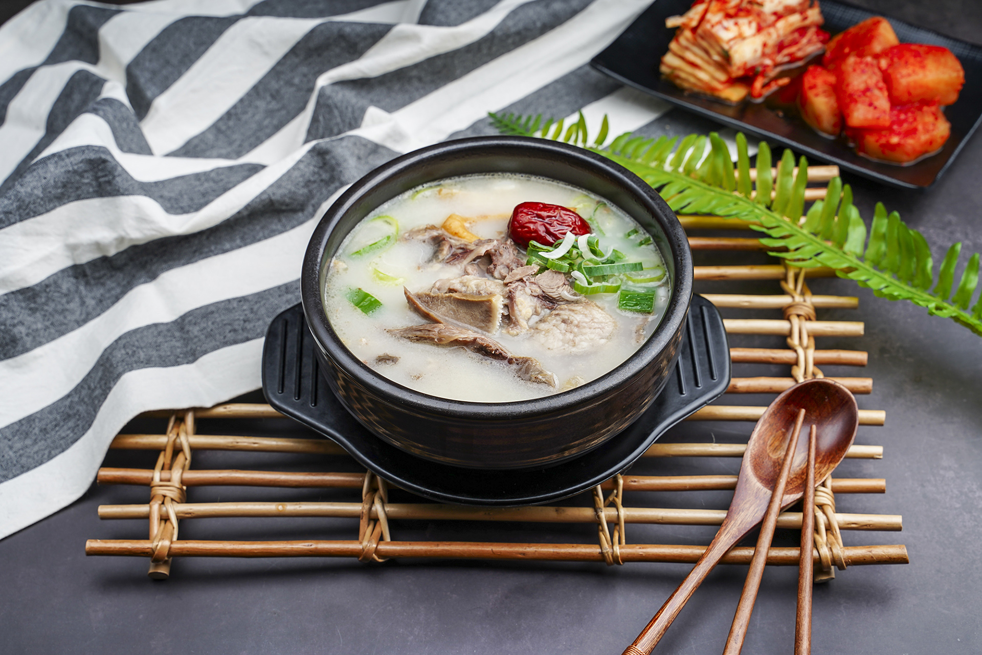 명품 한우 소머리 곰탕 600g  캠핑 국 해장국 간편식[HACCP 식품안전관리인증][원산지상세설명표시] : 전통명동탕부자