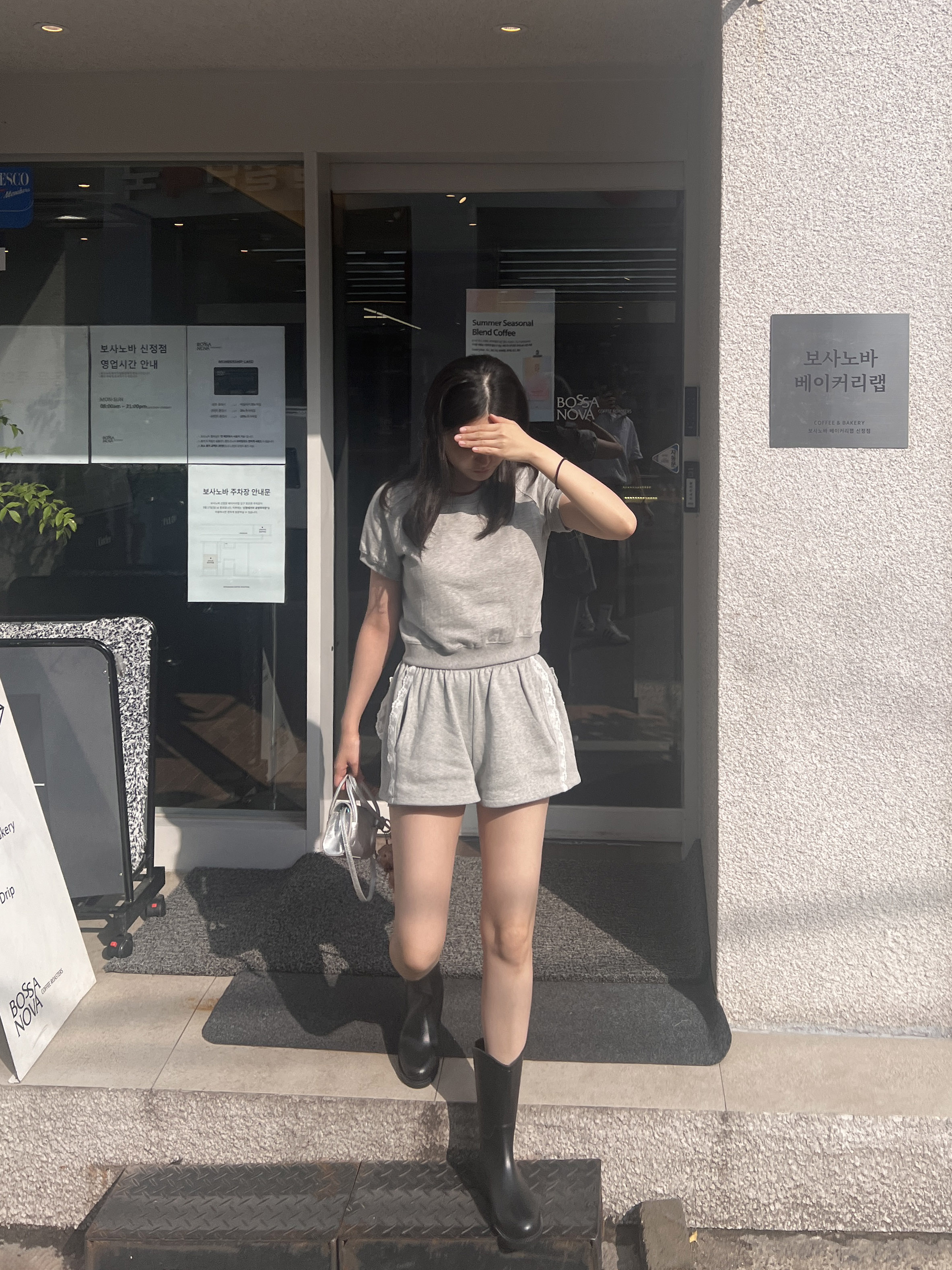 디벨 펀칭 레이스 프릴 밴딩 A라인 미니 숏팬츠 트레이닝 츄리닝 반바지 발레코어룩 : 무드먼트 moodment
