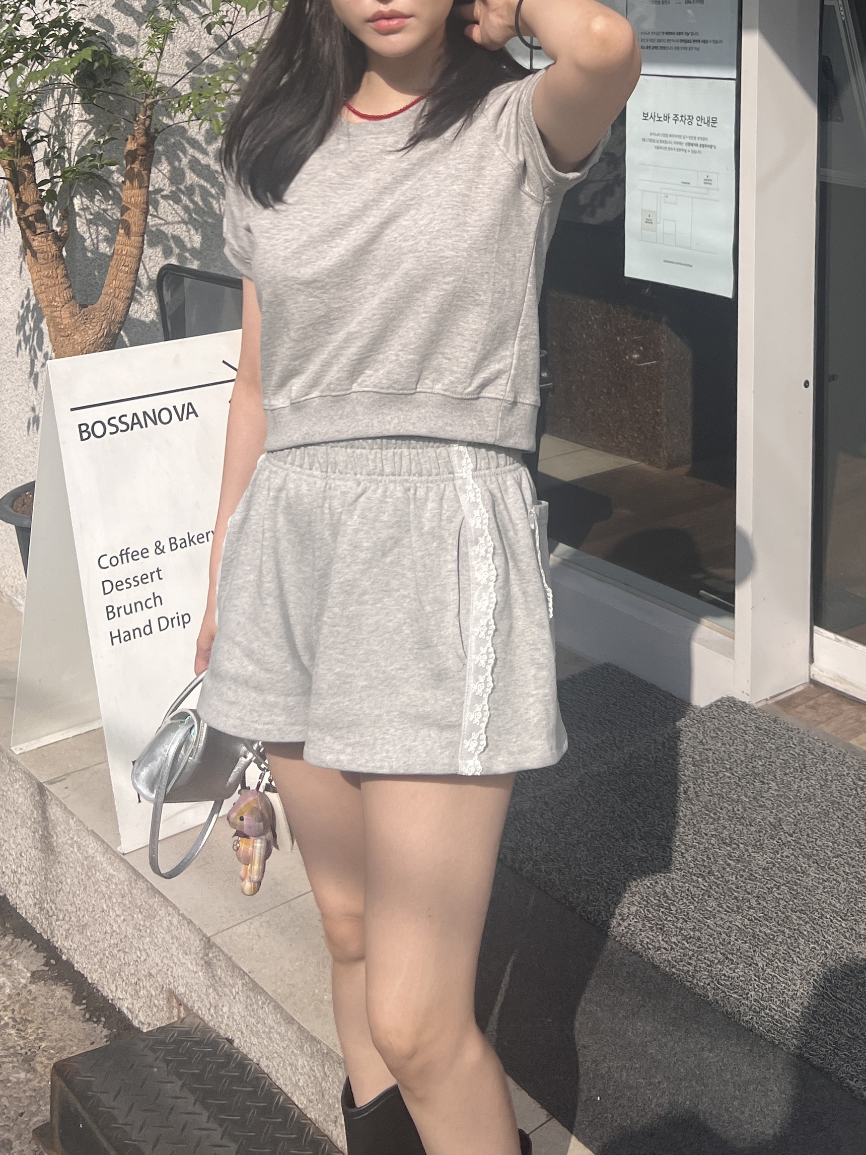 디벨 펀칭 레이스 프릴 밴딩 A라인 미니 숏팬츠 트레이닝 츄리닝 반바지 발레코어룩 : 무드먼트 moodment