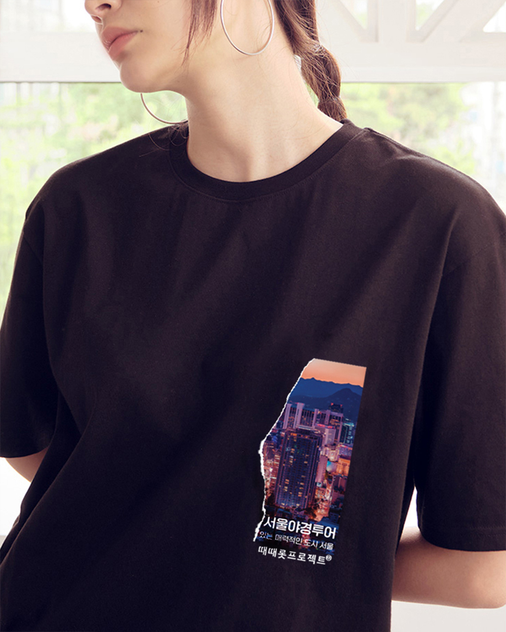 낯선도시 검정 Unisex 서울 야경 외국인선물 라운드넥 반팔 면티셔츠 : 때때롯살롱