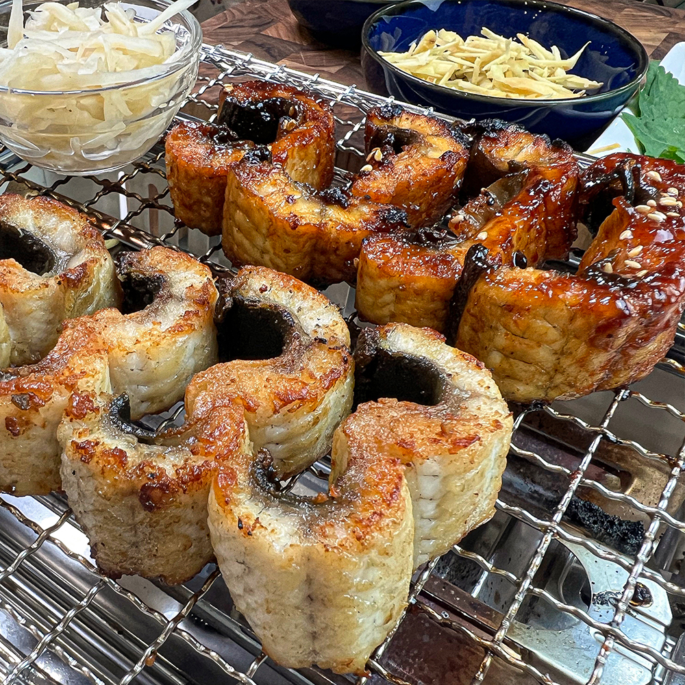 통수산 국내산 풍천 자포니카 손질 민물장어 1KG 소스 초생강 증정 손질후 600g 450g 내외 : 통 수산