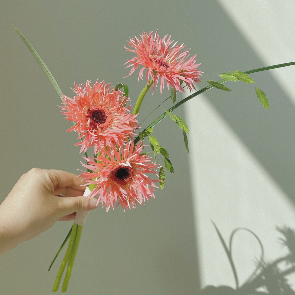 생화 웨딩 본식 촬영 스파이더 거베라 수원부케 : 라모 플라워 랩