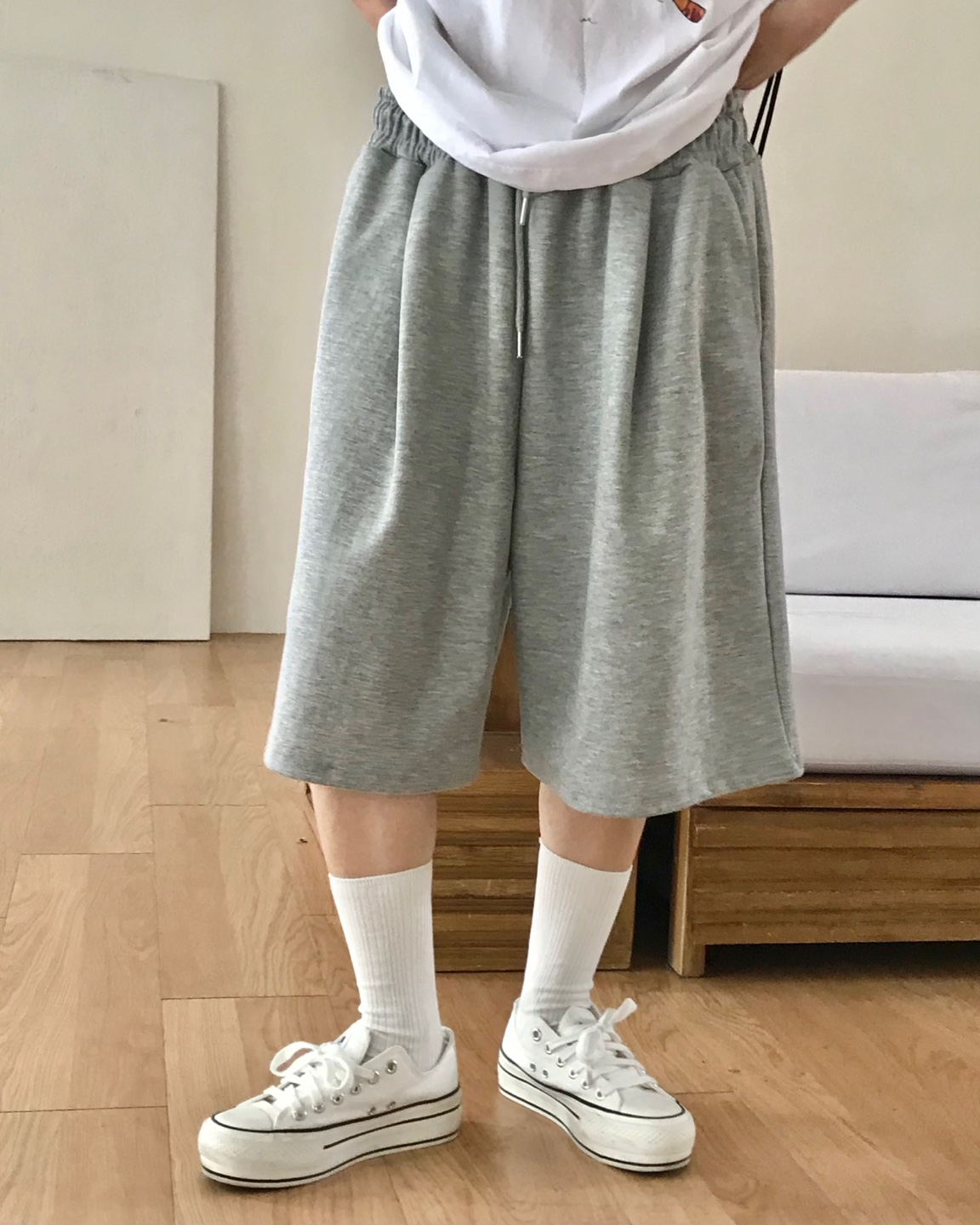 Elfin pants 엘핀 와이드 버뮤다 팬츠 핀턱 밴딩 반바지 : 아르코이리스ARCOIRIS