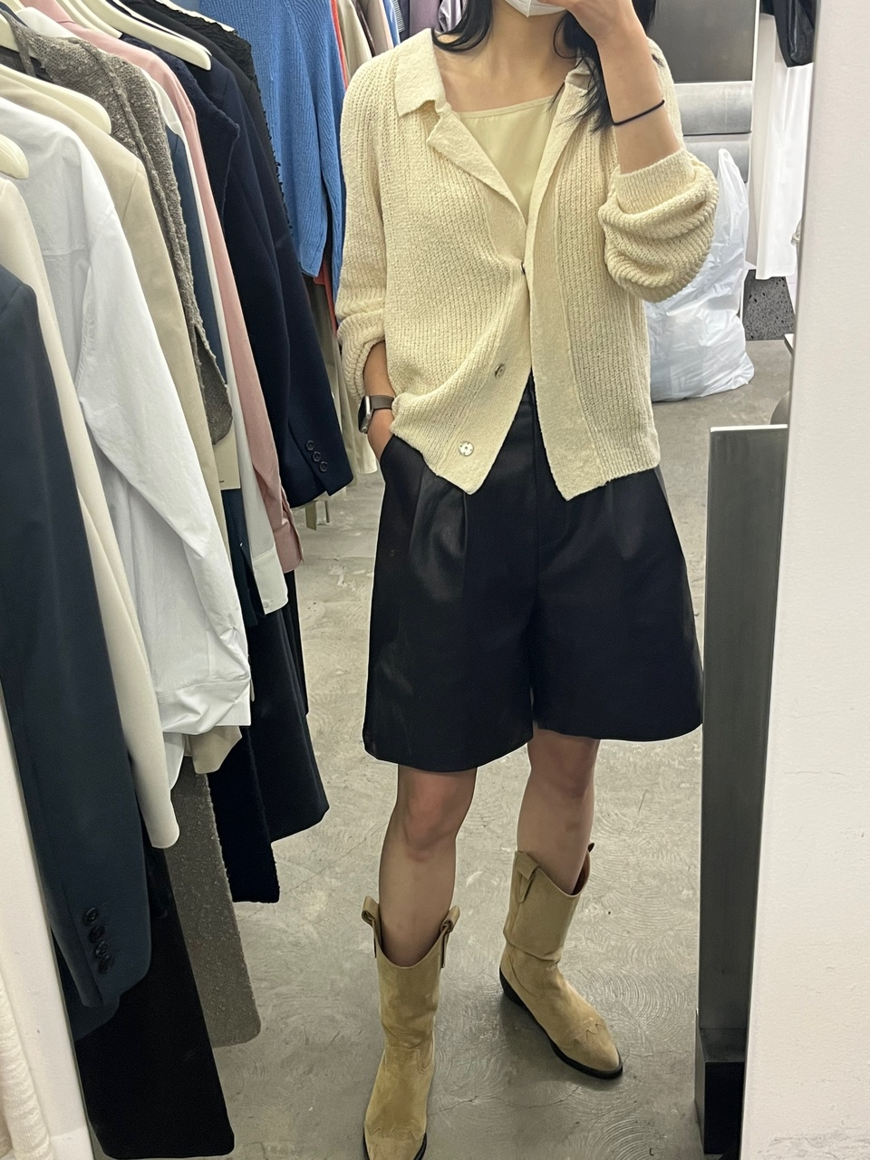 [SALE] 모어댄예스터데이 비건 레더 주름 반바지 : 모던엠제이