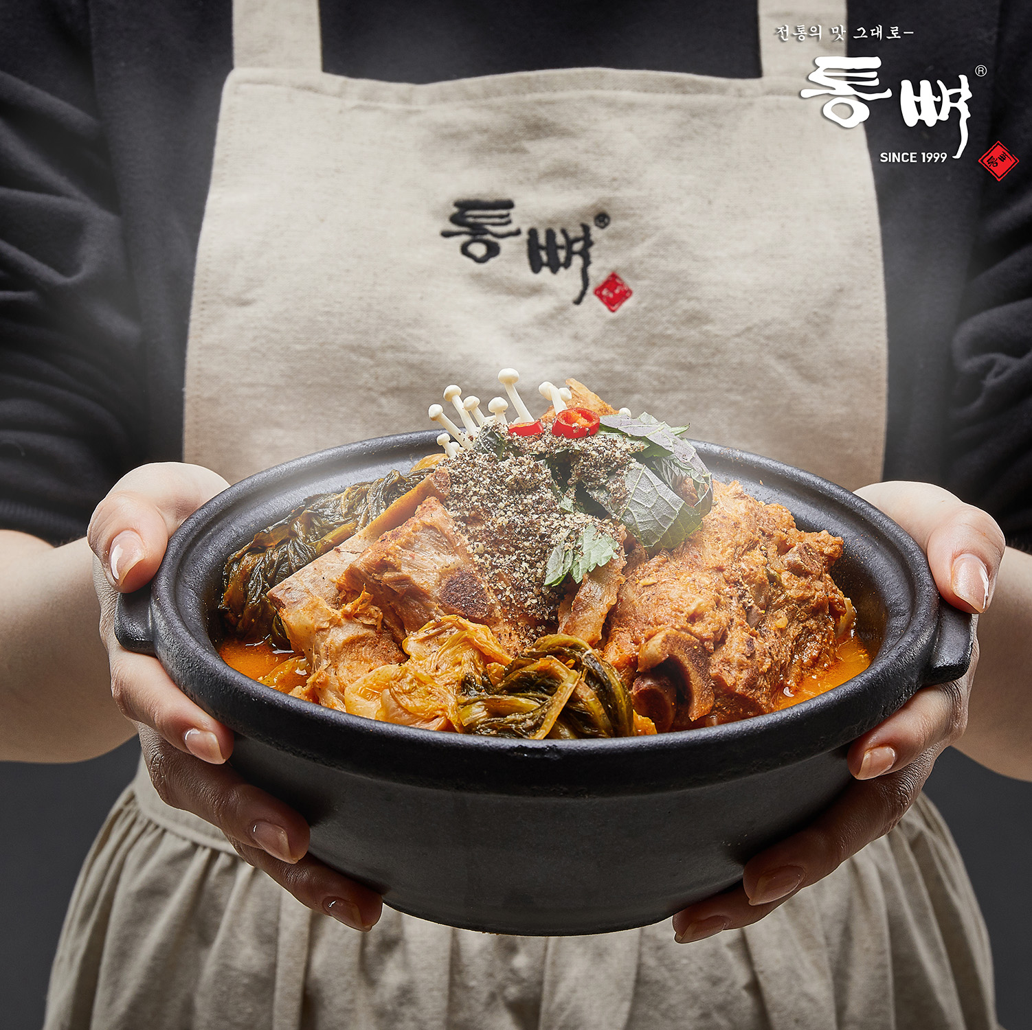[국물요리 베스트] 통뼈감자탕 - 뼈해장국 그대로 든든한 한끼 칼칼한맛, 1kg, 2개 : 통뼈몰.