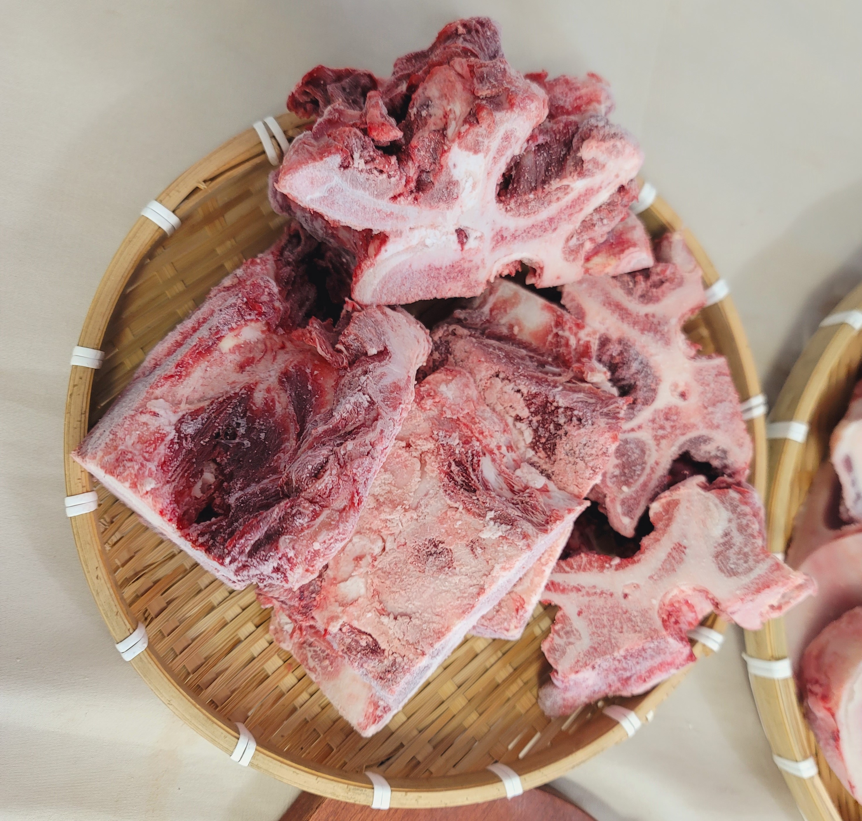 낭만 한우 암소 1+등급 우족 (우족 2kg내외 / 잡뼈 1kg) : 장흥낭만한우