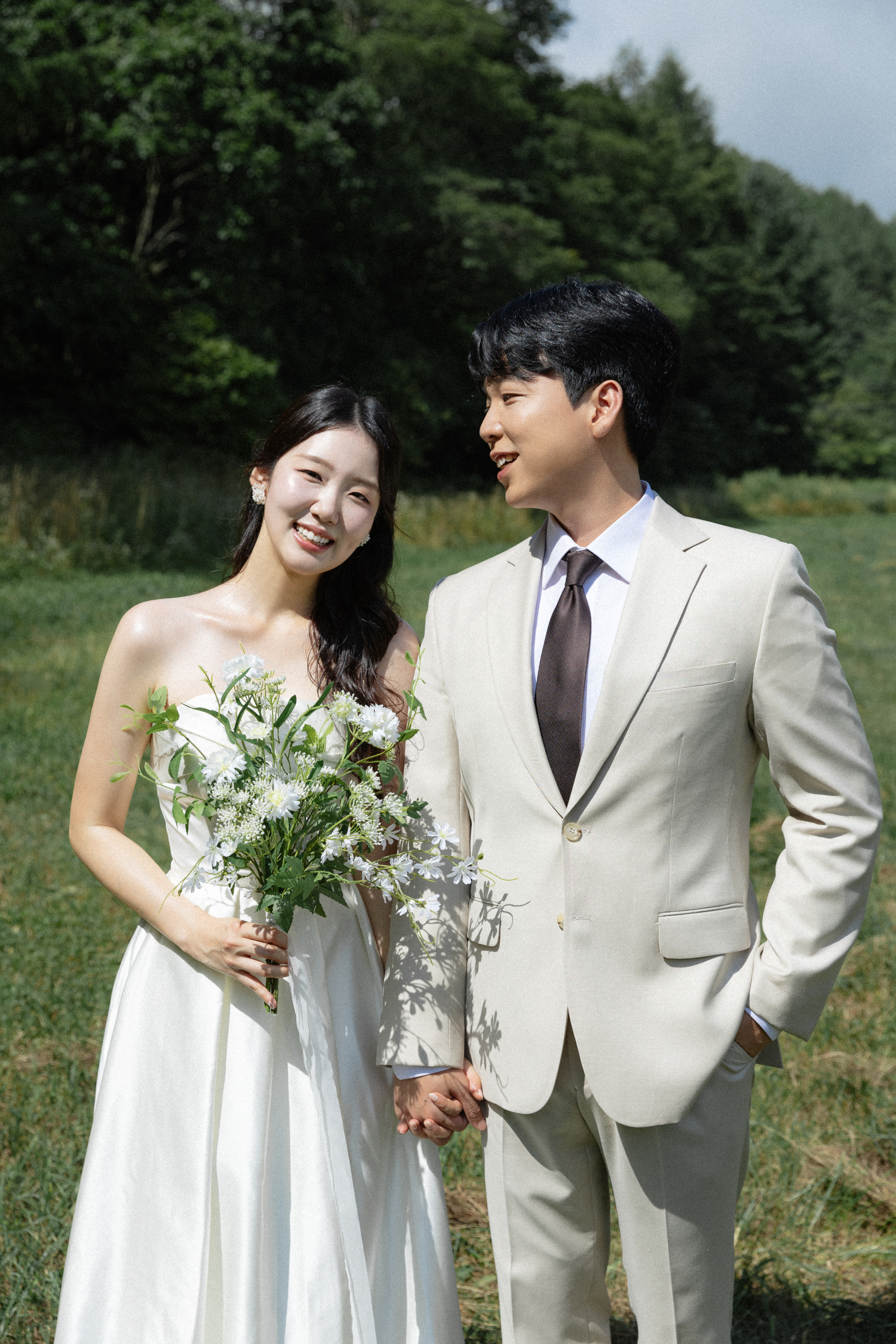 화이트그린 들꽃 조화 부케 - 야외스냅촬영 내추럴 셀프웨딩부케 : 피오리레 플라워