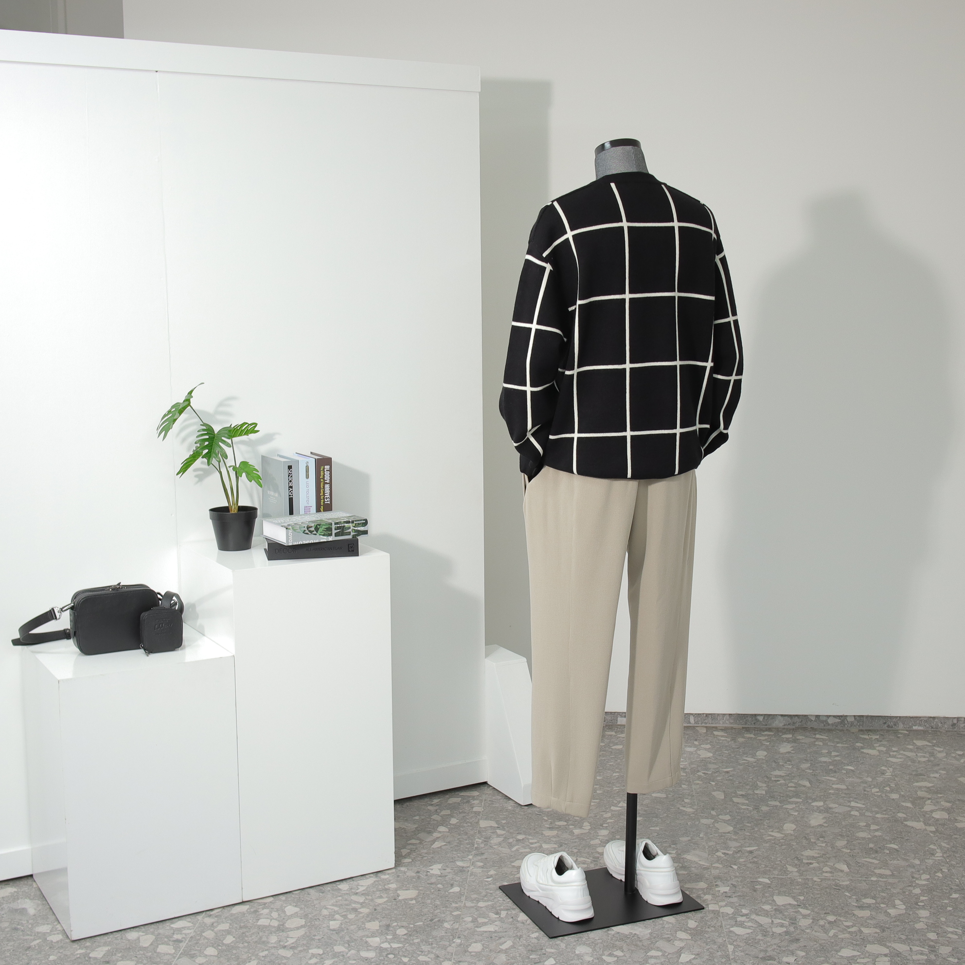 리버클래시 남성니트 LKW51421 OVER-FIT KNIT 빅 체크 라운드 니트 블랙 : 리버클래시 앤 가넷옴므