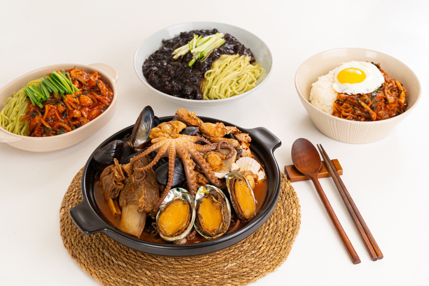 무쇠짬뽕 대구짬뽕맛집 해물 매운 짬뽕밀키트 캠핑요리 면미포함 2.5인분 : 무쇠짬뽕