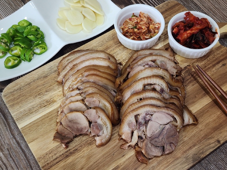 제주흑돼지 순살족발 300g : 오구당당