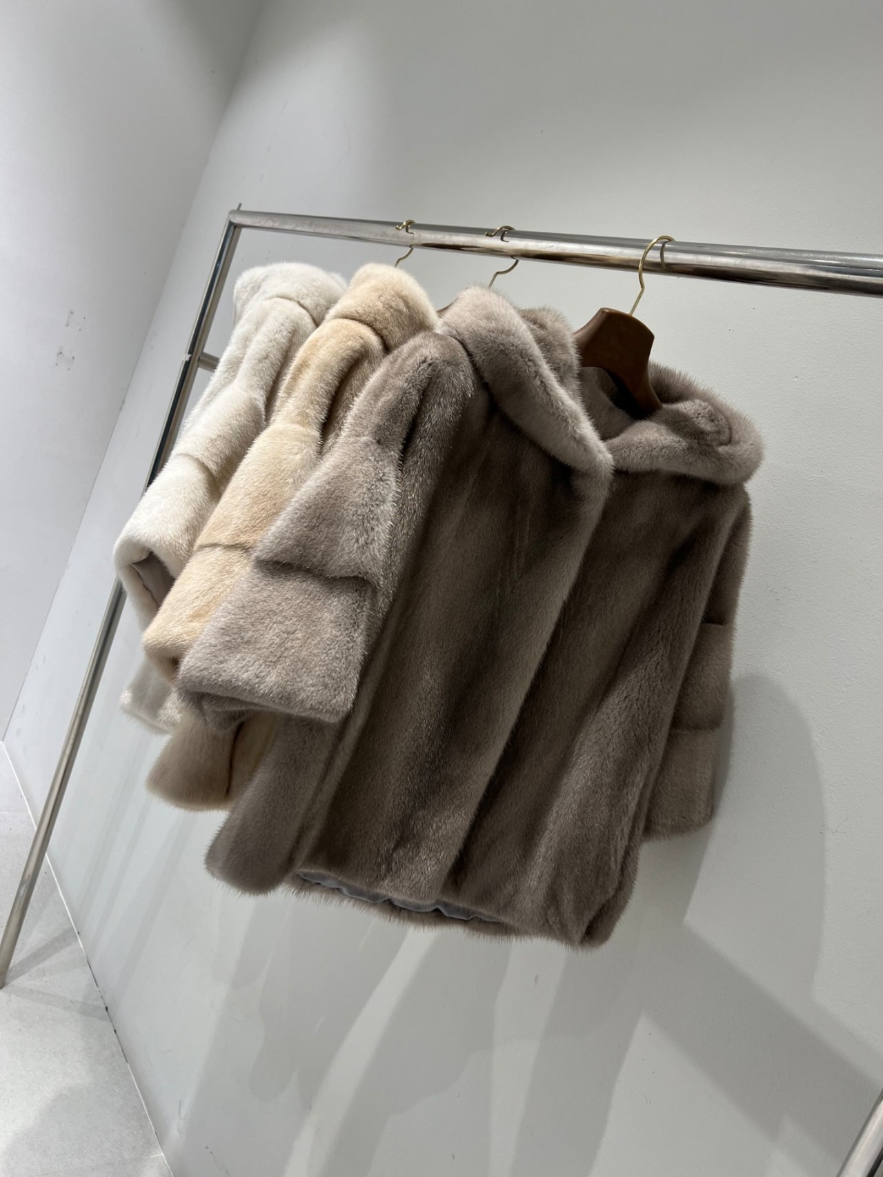 [REAL FUR] 코펜하겐 밍크 후드 2단 소매 자켓 (국내생산) : 로로 블랑