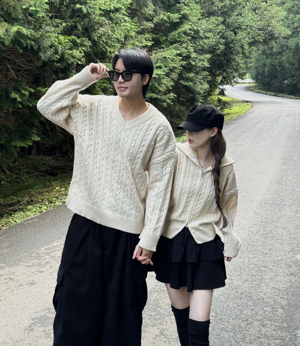 꽈배기니트 오버핏 브이넥 가디건 커플룩 시밀러룩 : 엄라이브