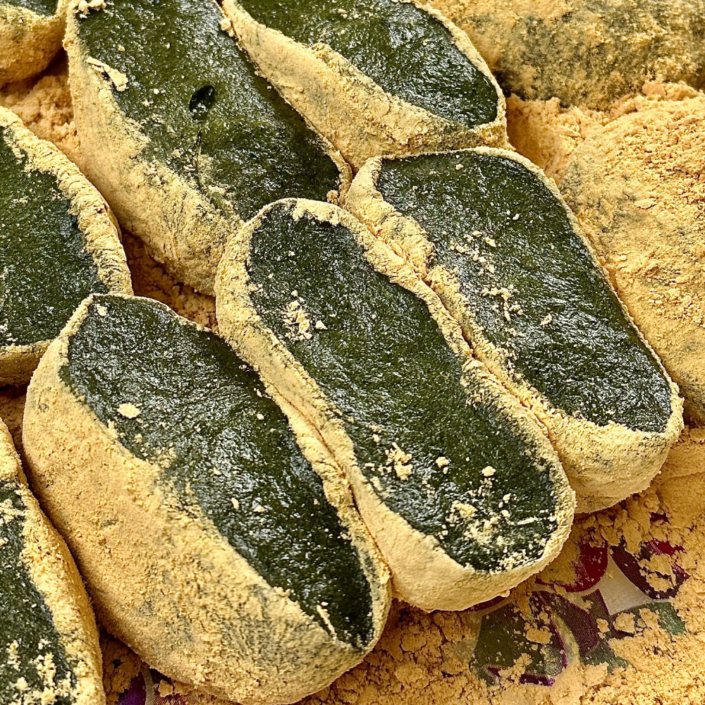 30년 전통 쑥인절미 해풍쑥떡 쑥떡 영양떡 1kg + 콩고물 150g 개별포장 식사대용 : 명가삼대떡집