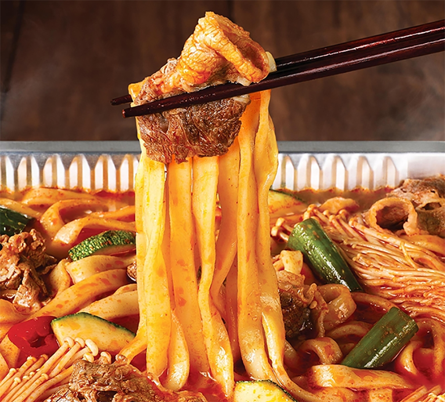 캠핑포차 얼큰한 육칼전골 795G 2팩 캠핑음식 집들이 술안주 우삼겹 칼국수 : 에덴블루마켓