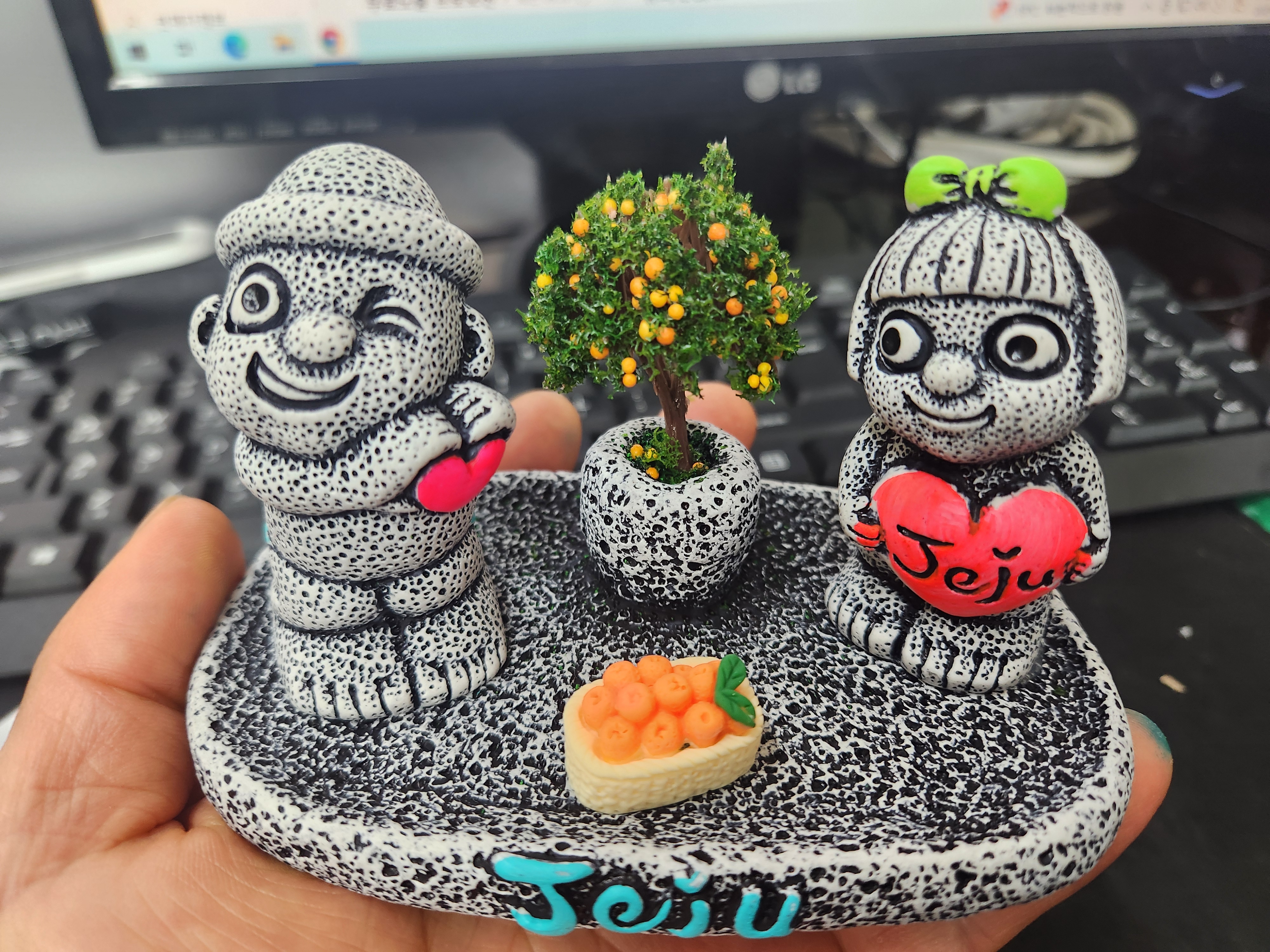 Jeju(제주) 돌하르방, 할망(Love) 감귤나무 받침 장식인형(12.5cm x 7cm) : 제주 삼둥이네집