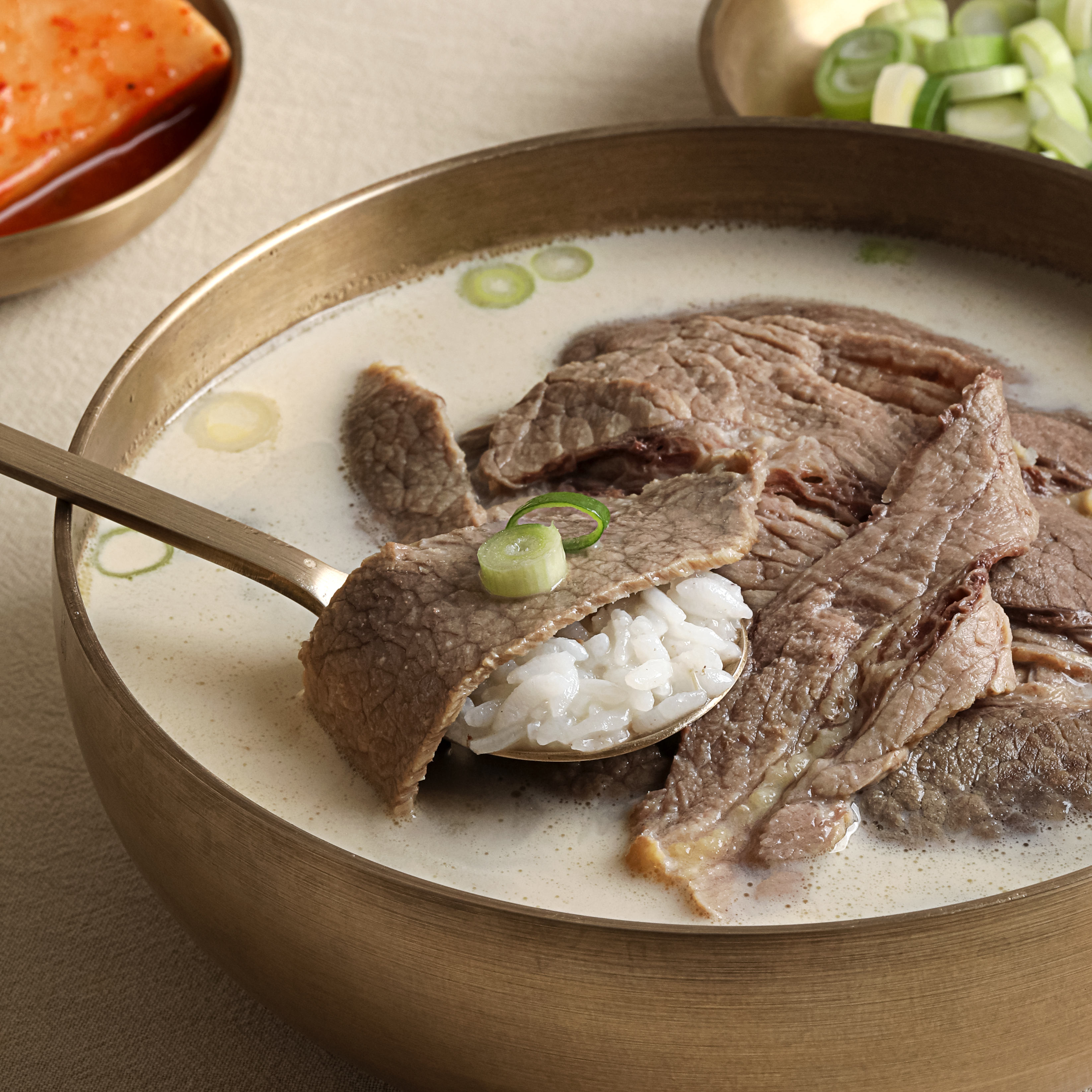 극소수 설렁탕 수제 사골 고기 포함 맛있는 진국 1인분 아이 진한 곰국 가마솥 : 극소수