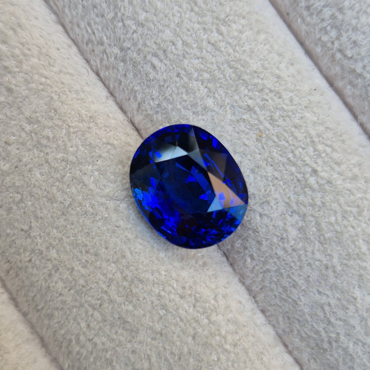 블루사파이어 최상급 10.69ct : 엘리젬