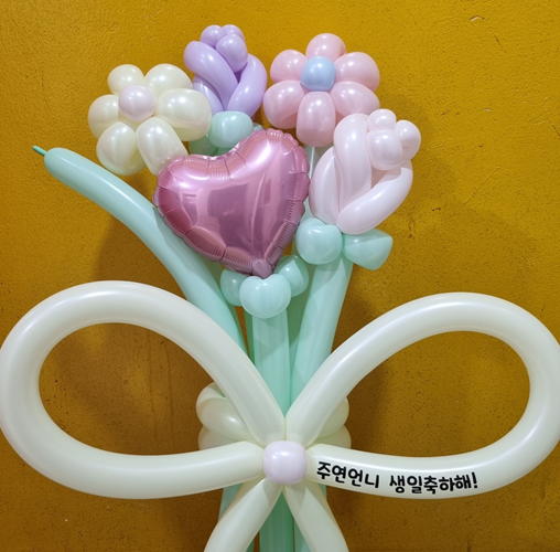 [완제품/매장수령/퀵배송] 은박하트 1 데이지 2 일반장미 2 풍선꽃다발 생일 축하 기념일 졸업 : 조이파티홍대점