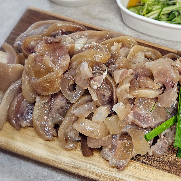 국내산 한우 우족 스지 500g 3~4인분 곰탕 국밥 전골 캠핑 밀키트 안주 음식 : 강줌마