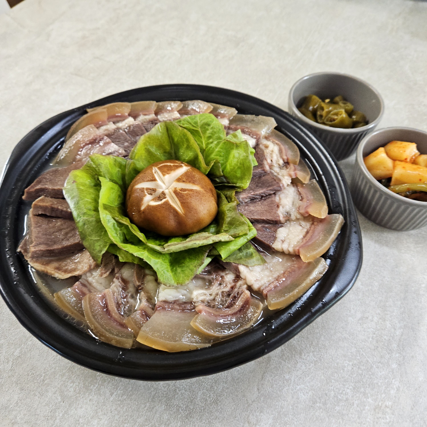 국내산 한우 우족 스지 500g 3~4인분 곰탕 국밥 전골 캠핑 밀키트 안주 음식 : 강줌마