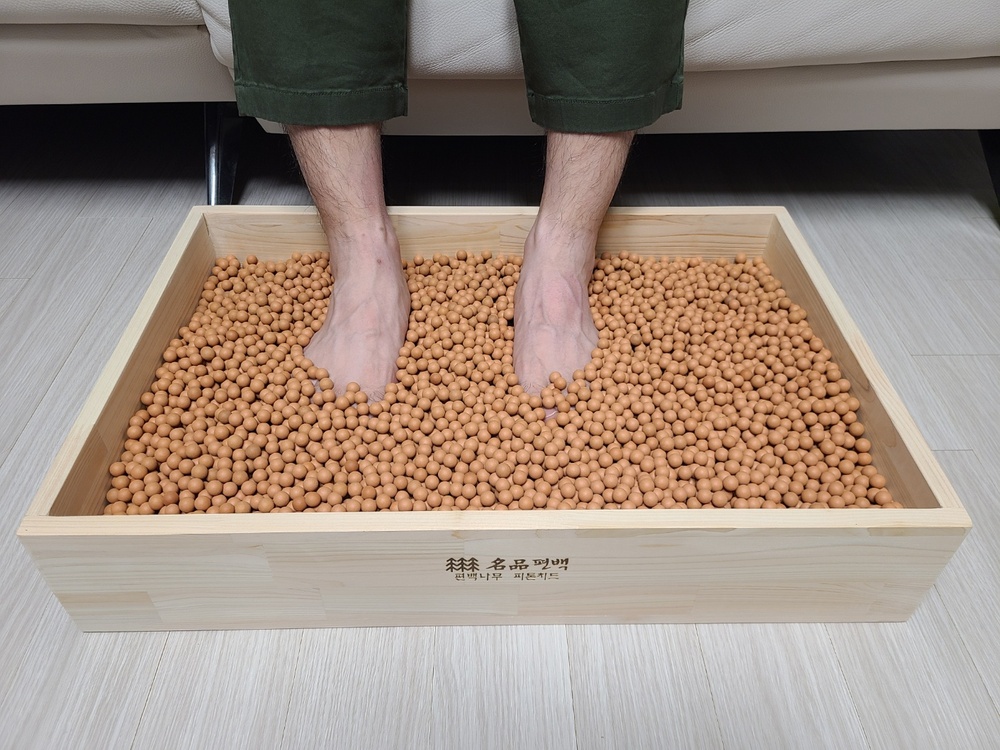 명품편백 편백나무 황토볼 대자 지압상자 + 황토볼 7kg,  가정용 맨발걷기 발마사지 용천혈자극 건강관리 : 명품편백