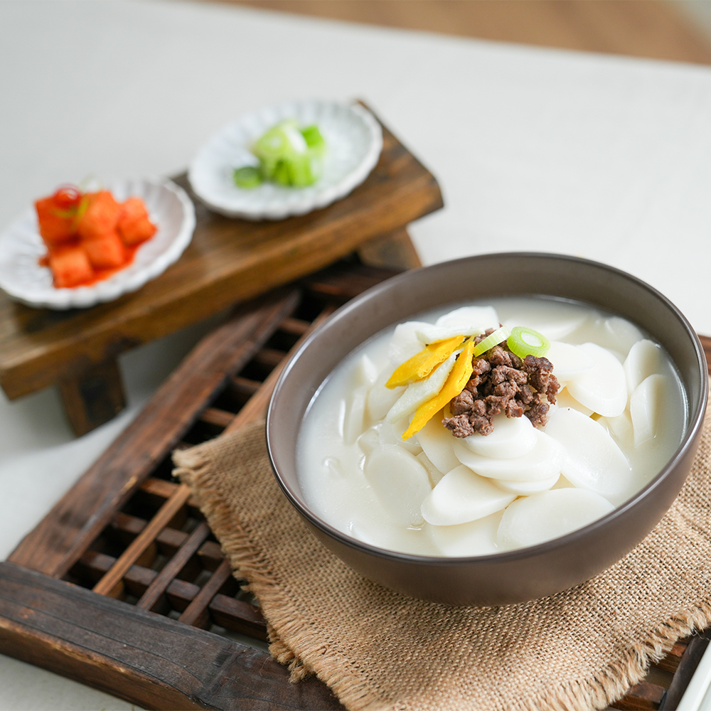 핫이슈 국내산떡국떡 오색떡국 고급명절선물 세트 국산쌀100% 사골엑기스 : 핫이슈떡볶이 핫이슈냉면