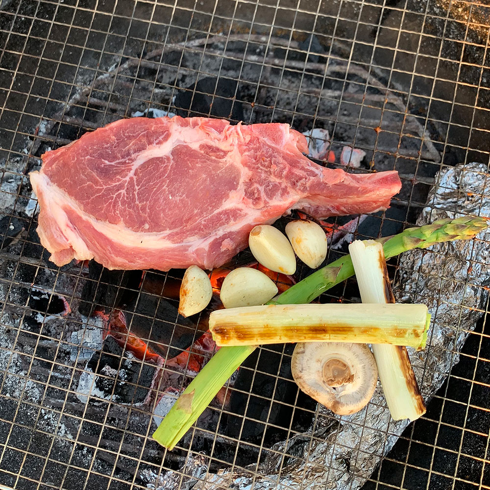 돈마호크 캠핑고기 냉동 토마호크 바베큐 돼지고기 : 육잡스