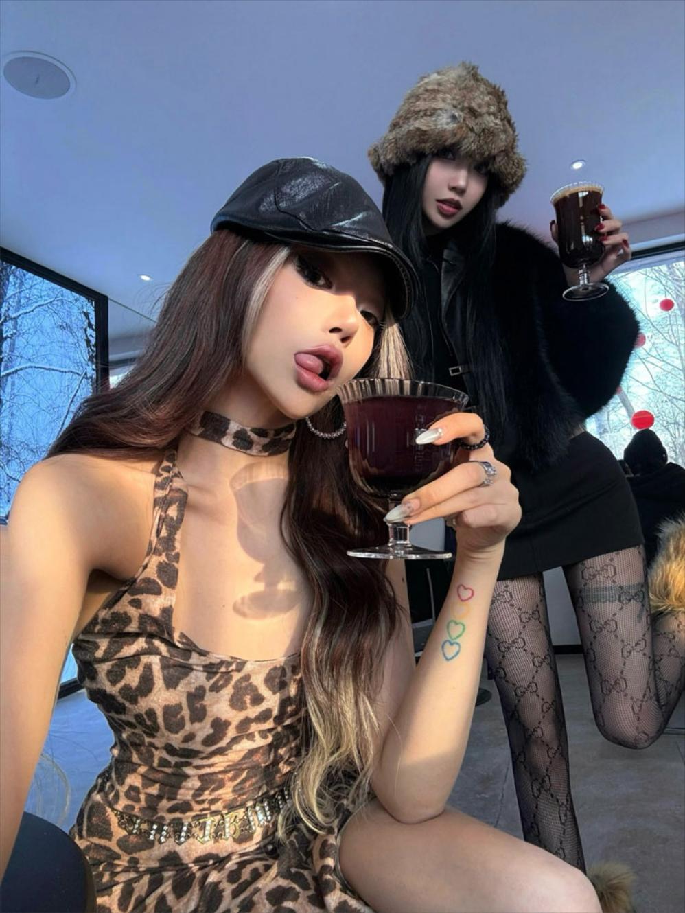 홀터넥 원피스 비노니타 매력적인 레오파드 백리스 밑단 서스펜더 스커트 : 블링-에이치
