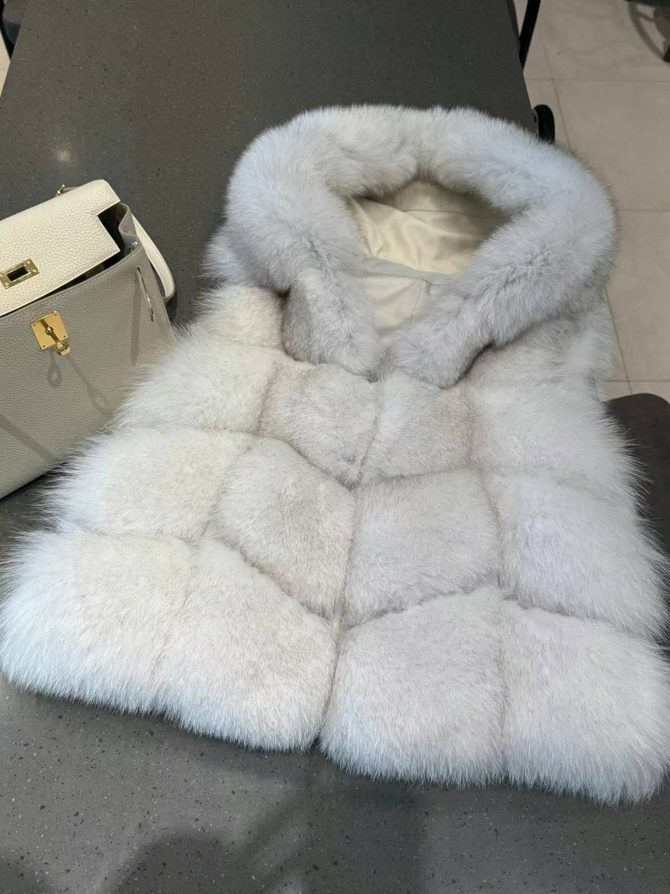 사가폭스퍼 반후드 5단 폼폼이 베스트 퍼조끼 : jejeshop