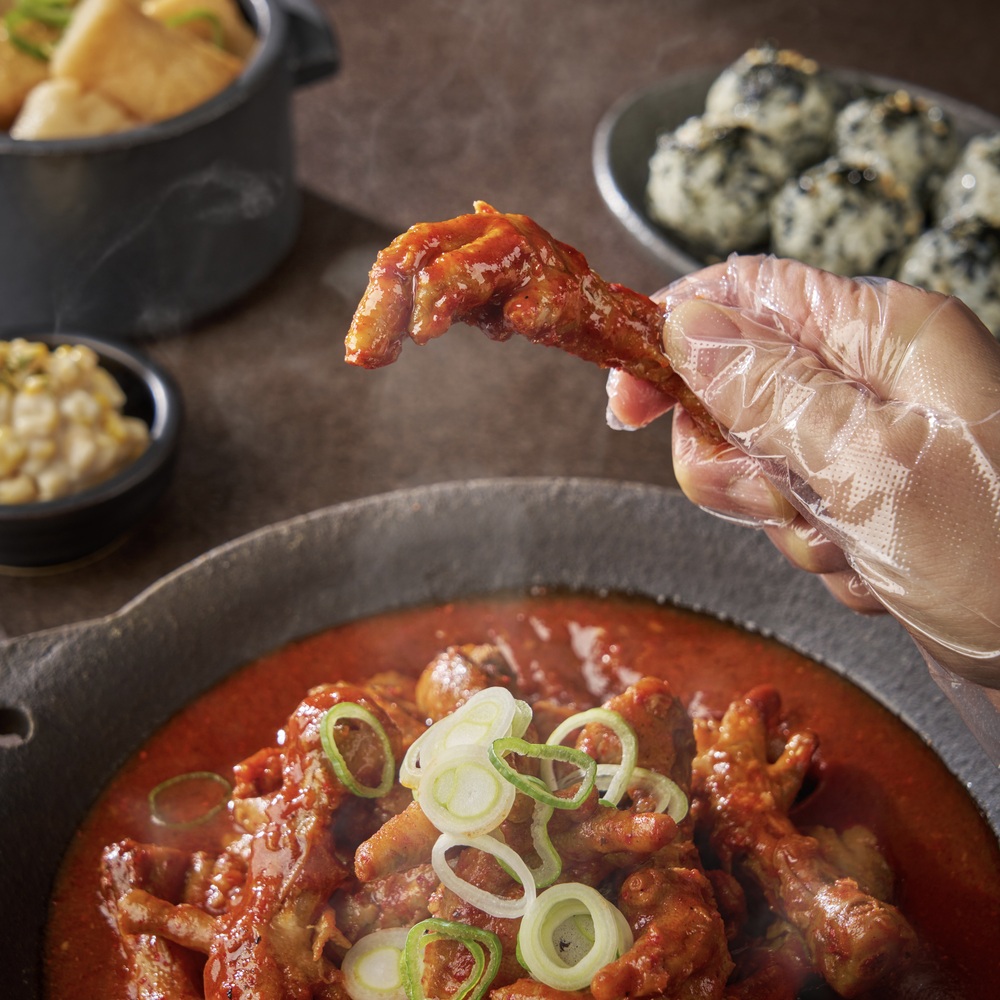 매콤 국물닭발 900g 통뼈 매운 숯불 직화 닭발 : 곁드림 스토어