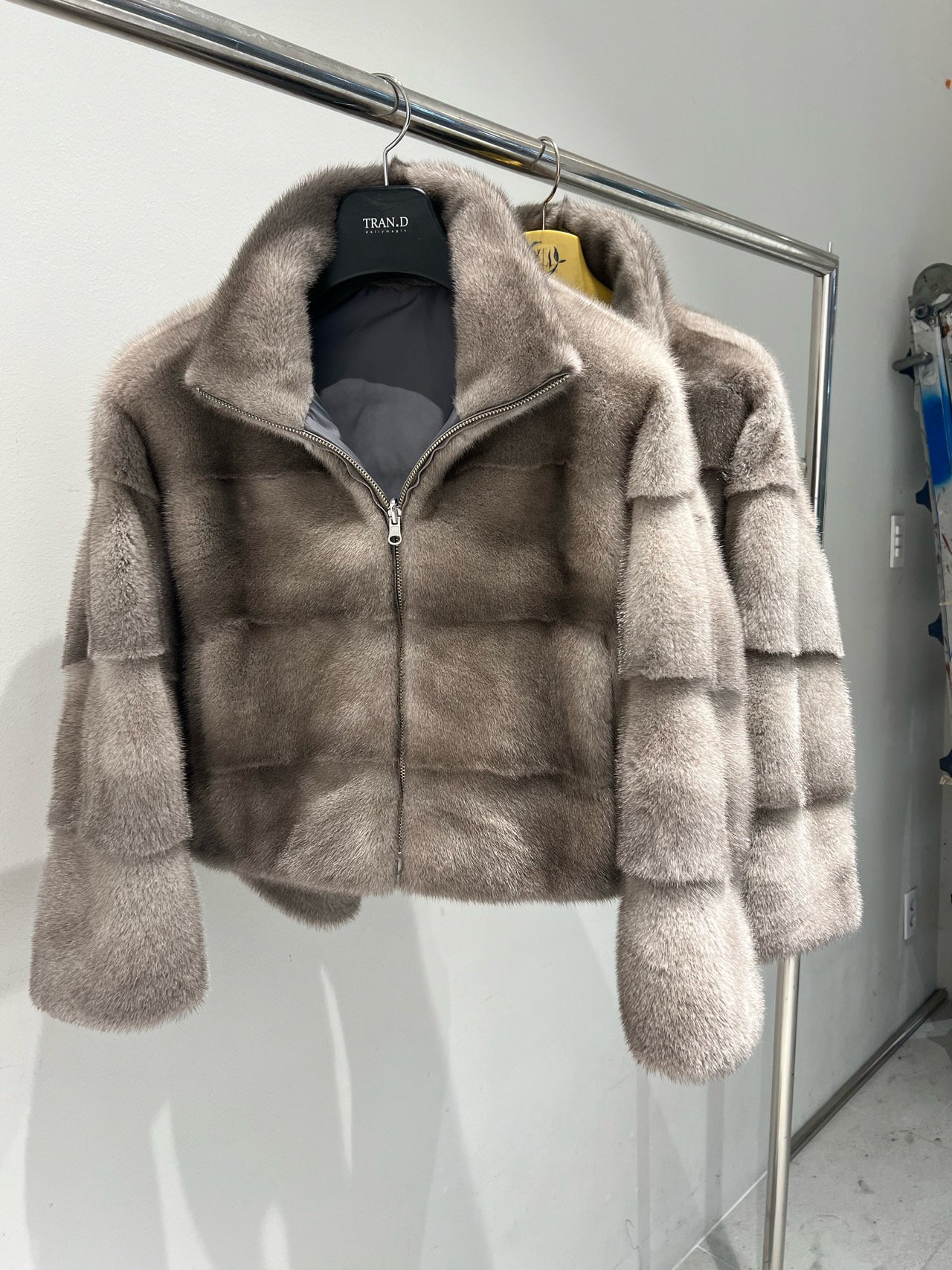 [REAL FUR] 코펜하겐 밍크 리버시블 4단 크롭 자켓 (국내생산) : 로로 블랑