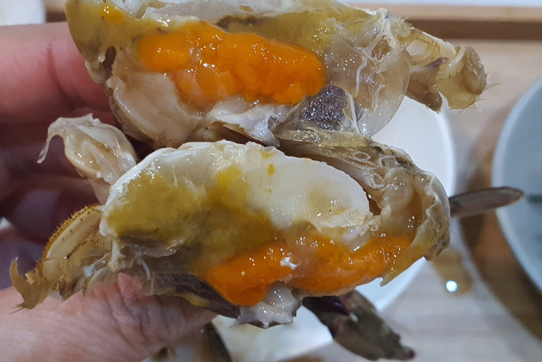 암꽃게장 2kg 덜짠 짜지않은 알베기 암꽃게장 간장게장 맛있는 밥도둑 : 주식회사 땅콩마켓