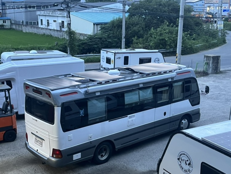 카운티 캠핑카 쏠라 태양광 장착 : 카라반 스테이션