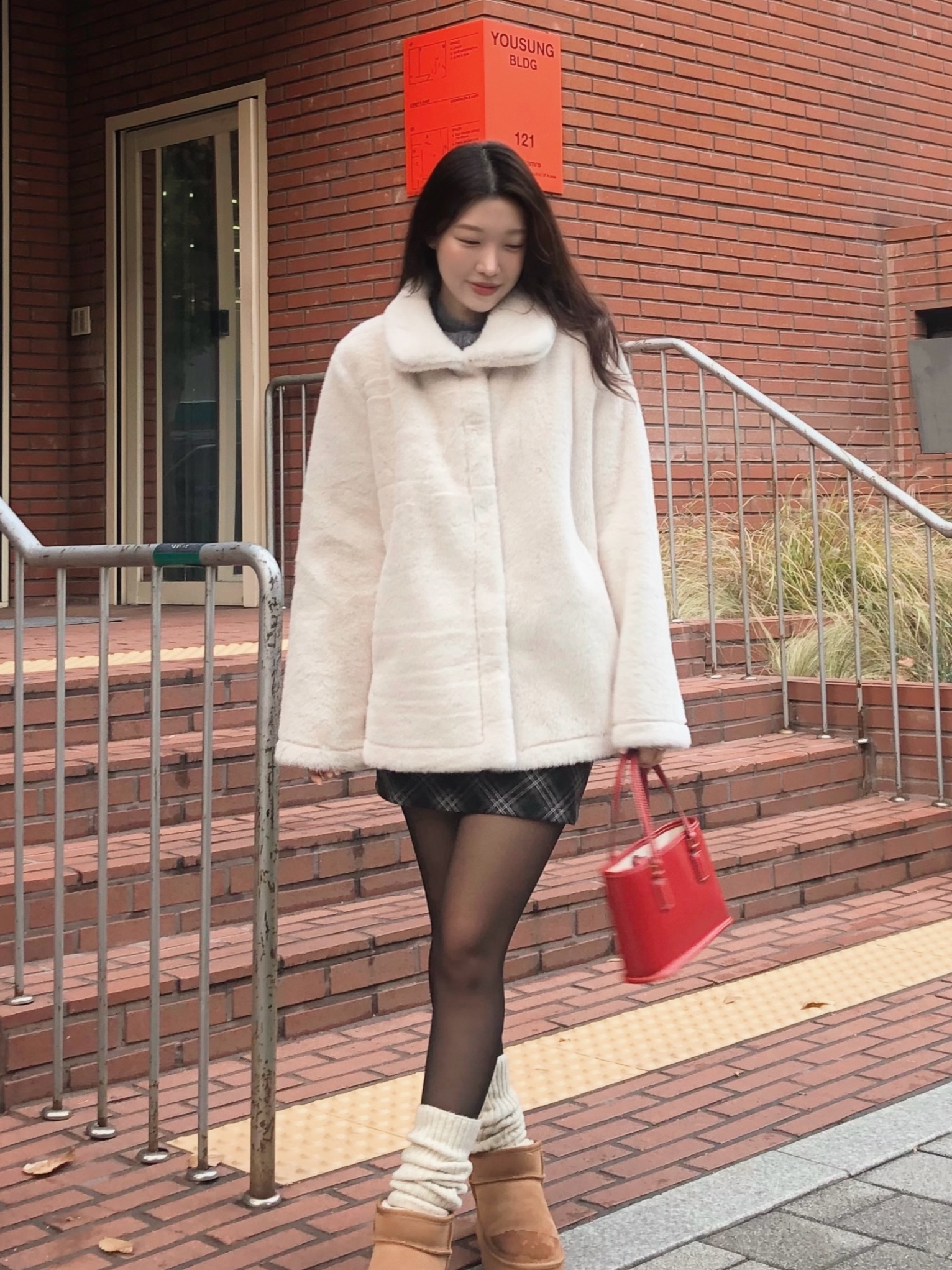 라무드 에코 퍼 시어링 무스탕 반 숏 코트 : 영팬케이크