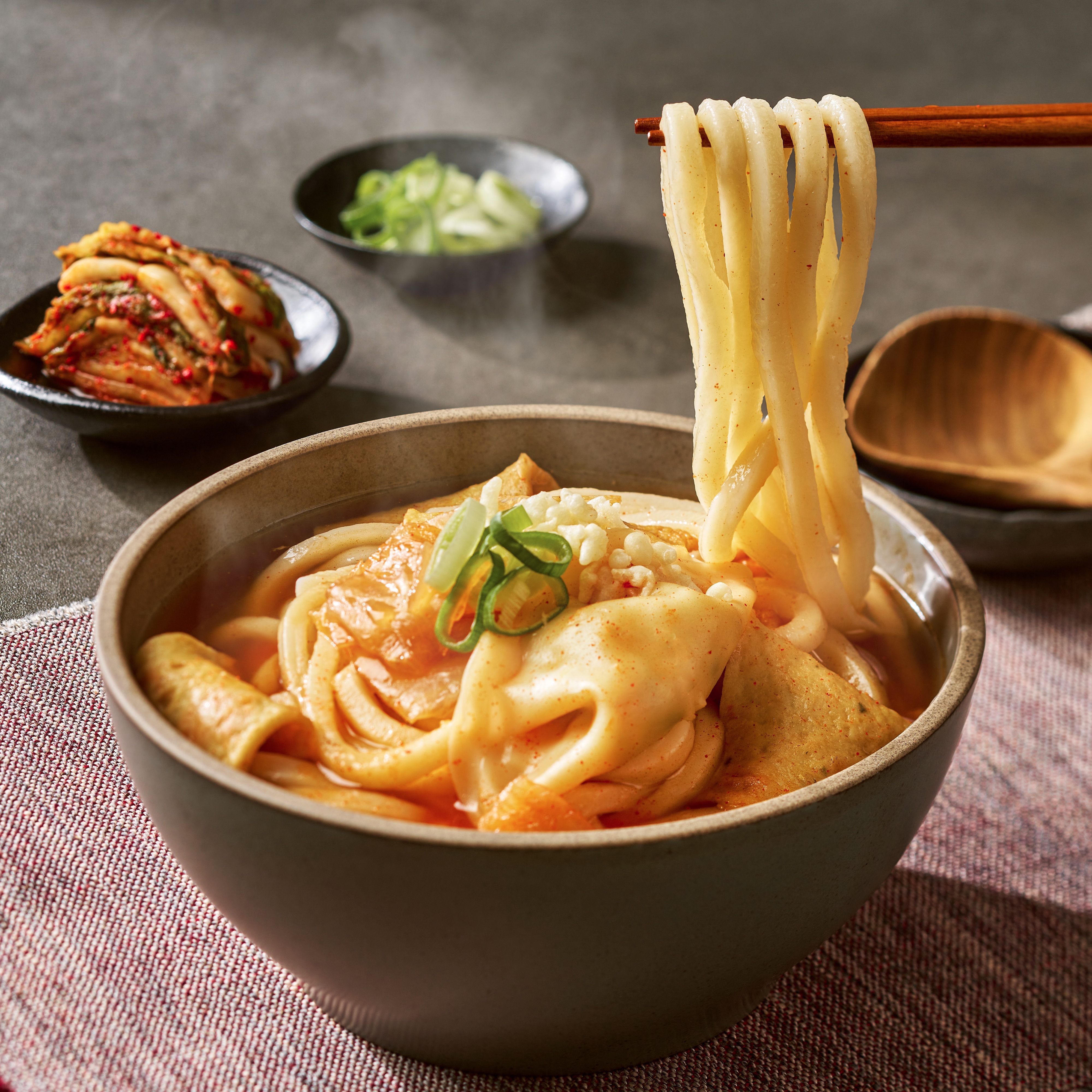 김치어묵우동 450g 김치우동 밀키트 나베 : 곁드림 스토어