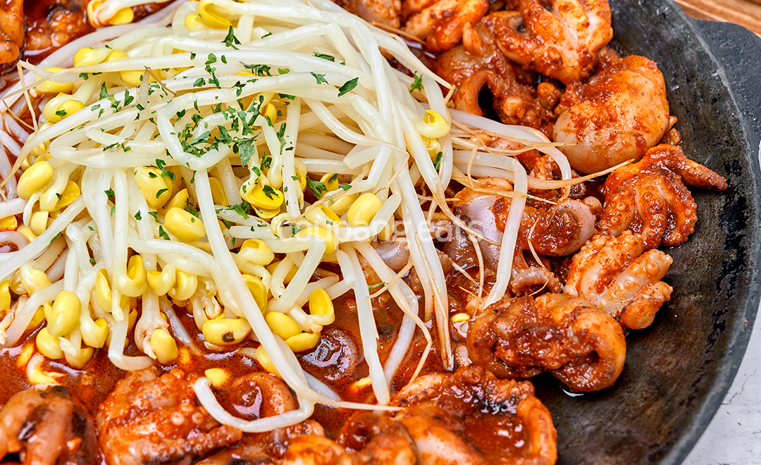 초신선 양념 쭈꾸미볶음 맛집 400g 2팩 봄 캠핑음식 술안주 야식 밀키트 : 서울 동부시장 쭈사랑