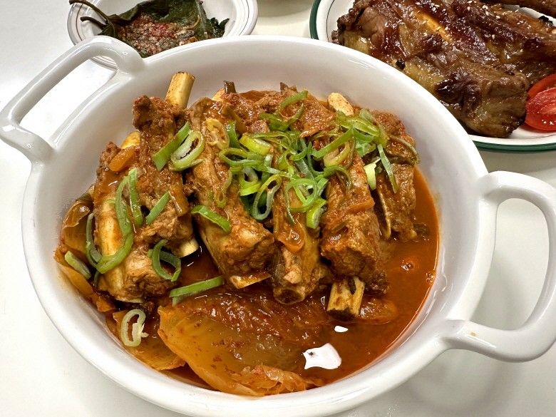 국내산 한돈 돼지 등갈비 근막 바베큐 쪽갈비 1kg 돼지립 갈비찜 감자탕 : 찬바다 - 신뢰와정직