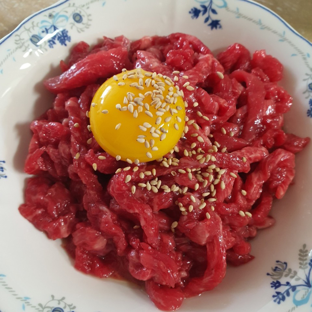 국내산 투뿔 한우 육회 육사시미 뭉티기 200g 소고기 한우생고기 당일작업 : 맑은 자연을 담은 삼흥식품