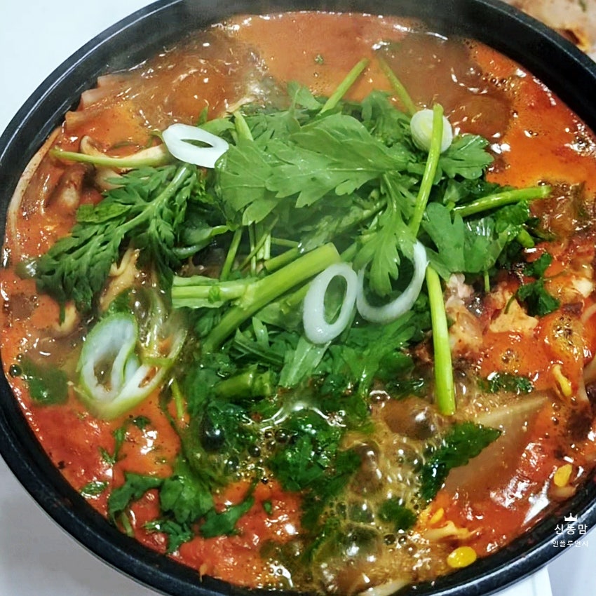 [부부의저녁] 버섯야채매운탕 뼈없는 매운탕 술안주 캠핑요리 밀키트 : 부부의 저녁
