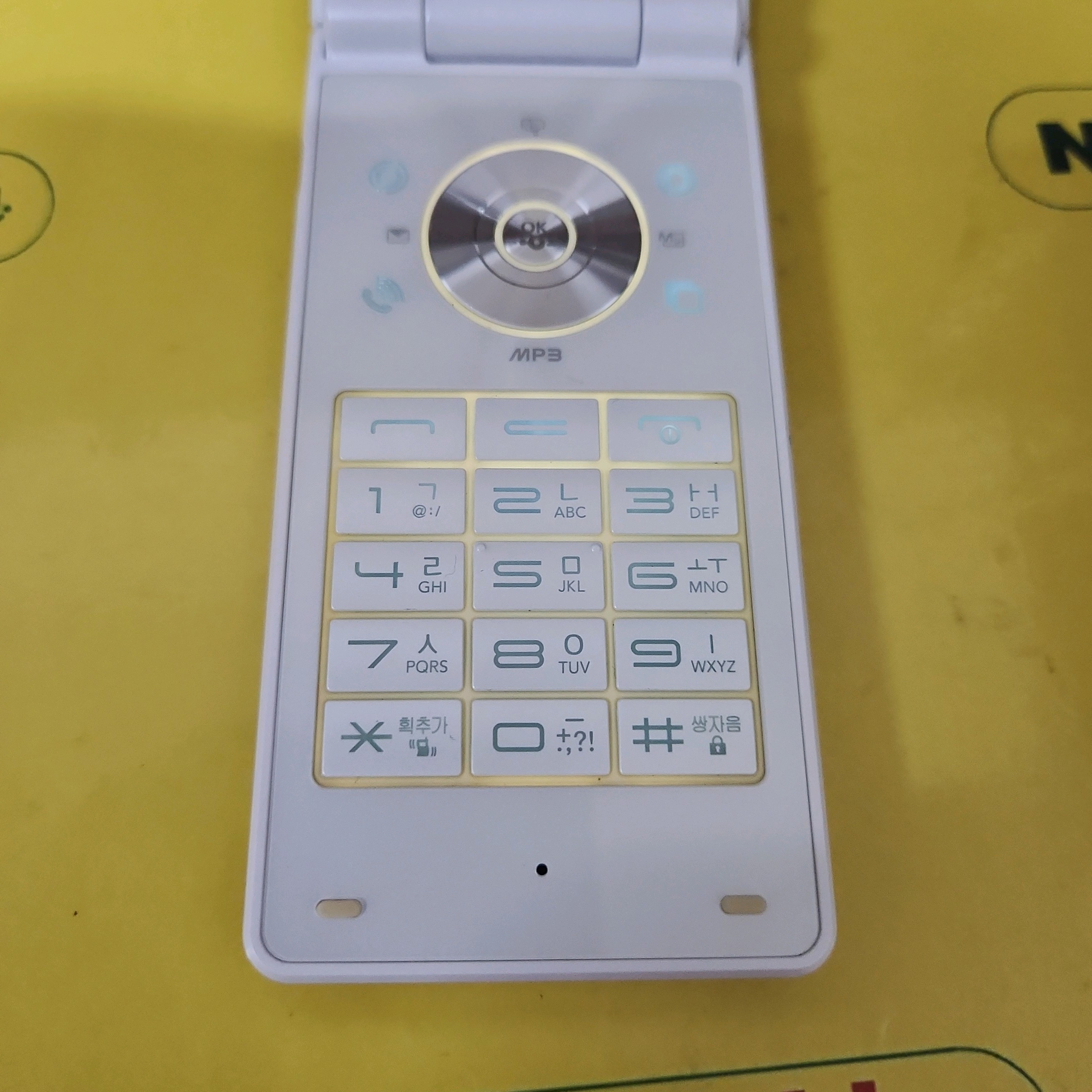 아이스크림폰3 (lg-lu2700) gdp-1201 개통불가 소장용 : 올폰사