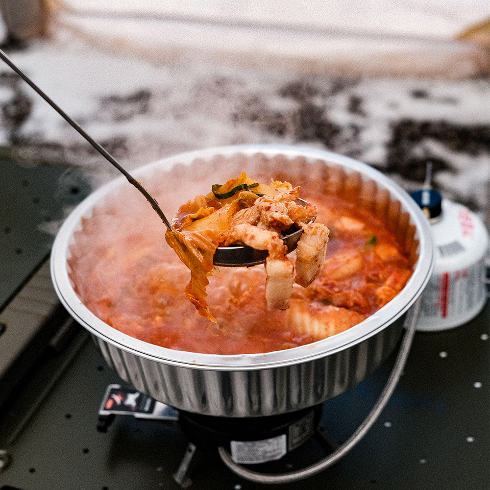 충돈 국내산 돼지고기 김치찌개 밀키트 직화냄비 캠핑 음식 홈파티 2인분 : 충돈