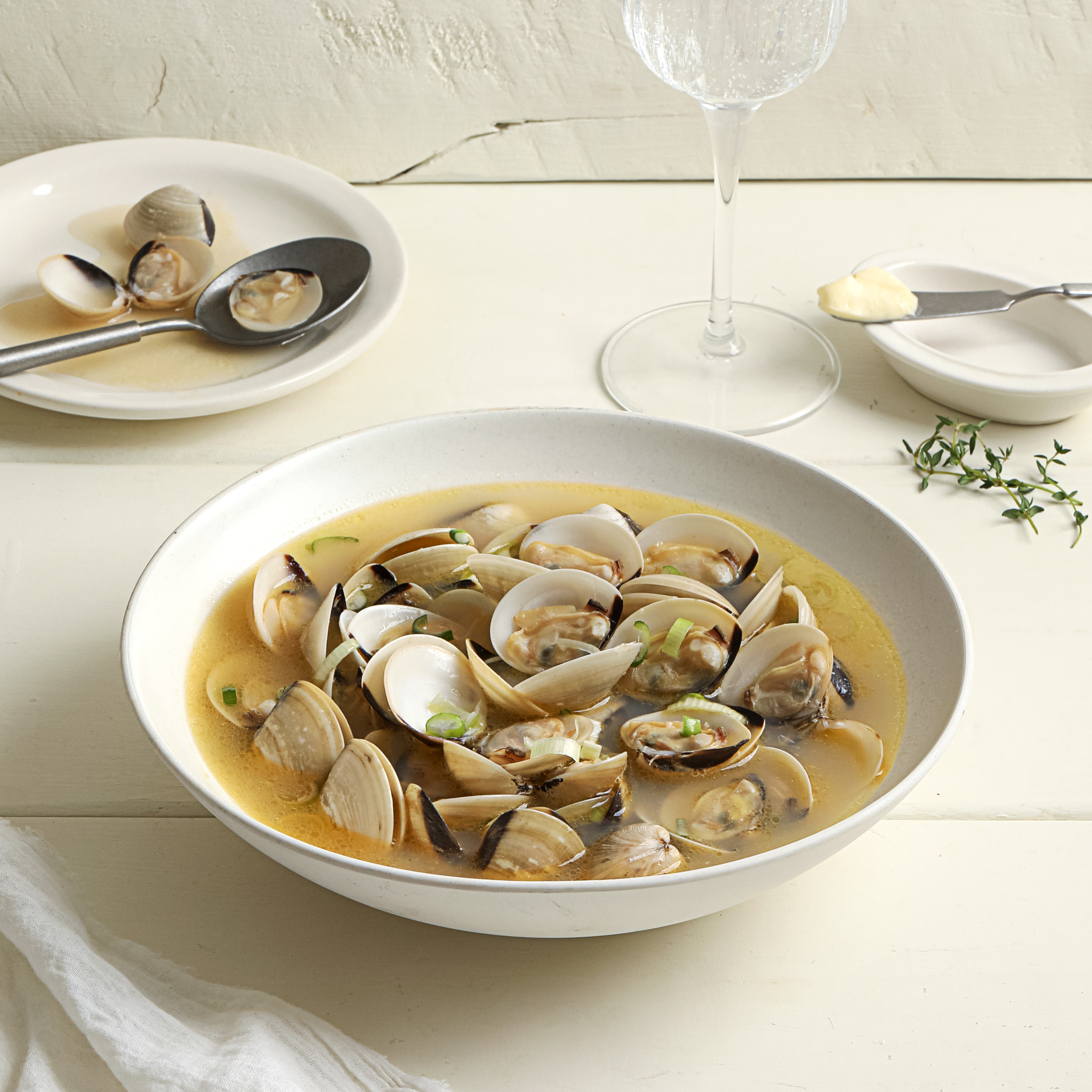 버터 풍미 가득 조개 술찜 1.5kg (백합 1kg) : 스낵 밀