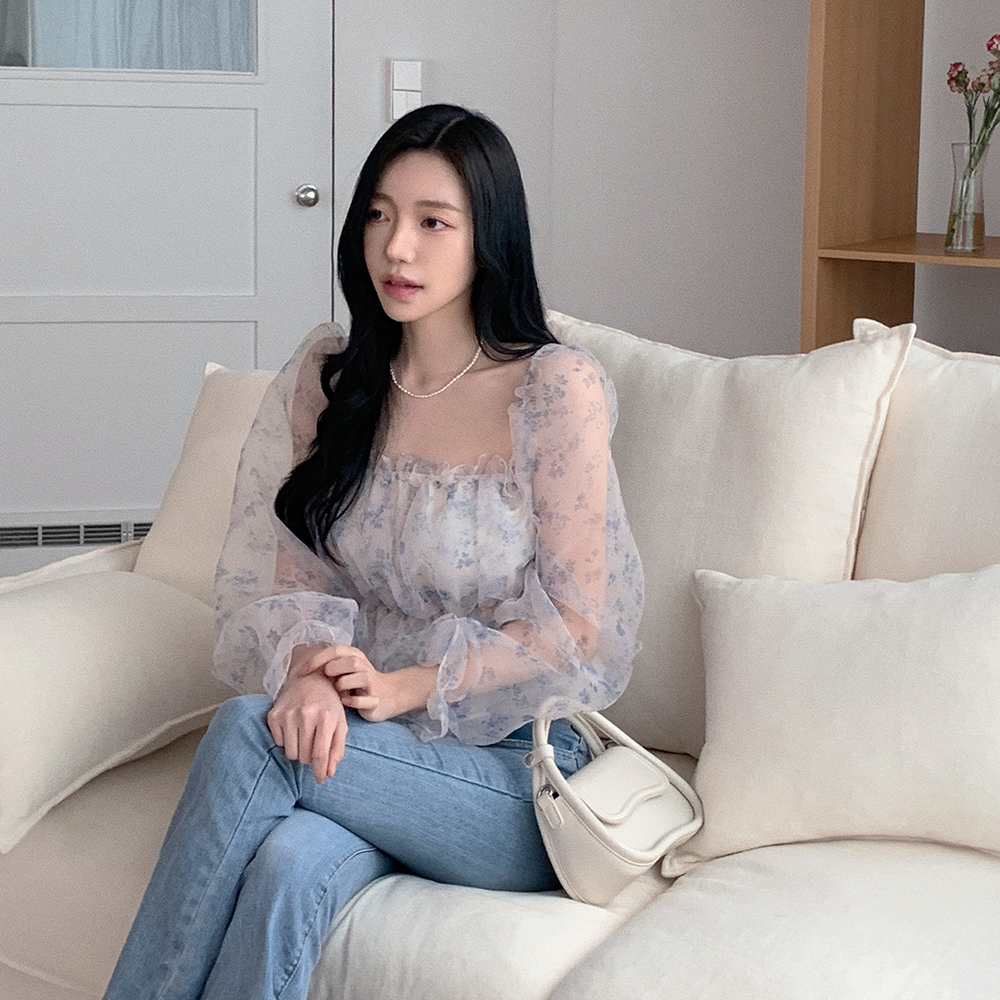 [봄신상]트미 플라워 시스루 쉬폰 셔링 크롭 퍼프 블라우스 : 4에이엠