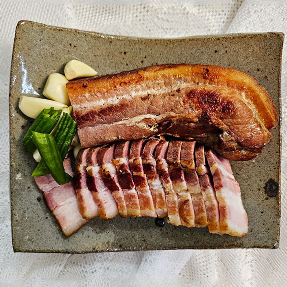 HACCP인증 황토가마 참나무 장작 6시간 훈연 훈제 삼겹살 300g 훈제 오리 구이 400g 캠핑요리 캠핑고기 : 강신선