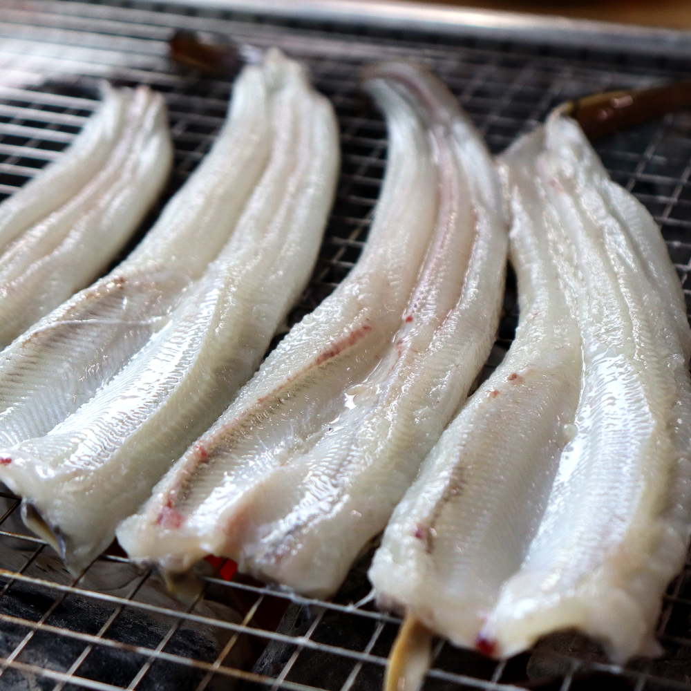 다온다 손질한 민물 장어 2마리 1.9kg(손질후 1.3kg 내외)장어 구이 캠핑 홈파티 : 다온다수산