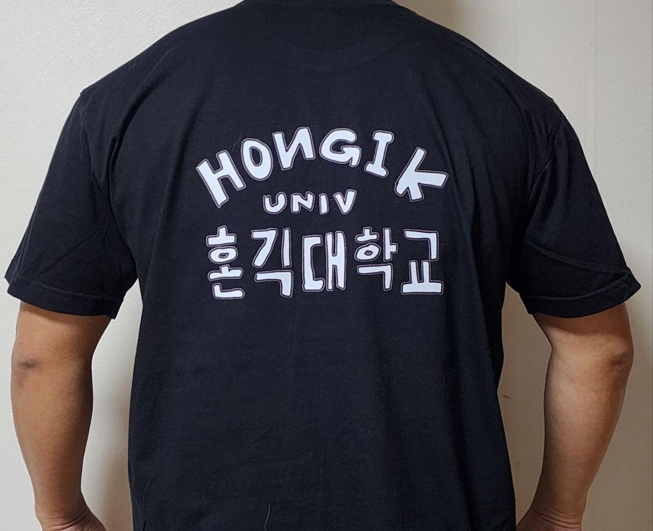 과잠 스타일의 블랙 티셔츠 : 근육고양이 잡화점