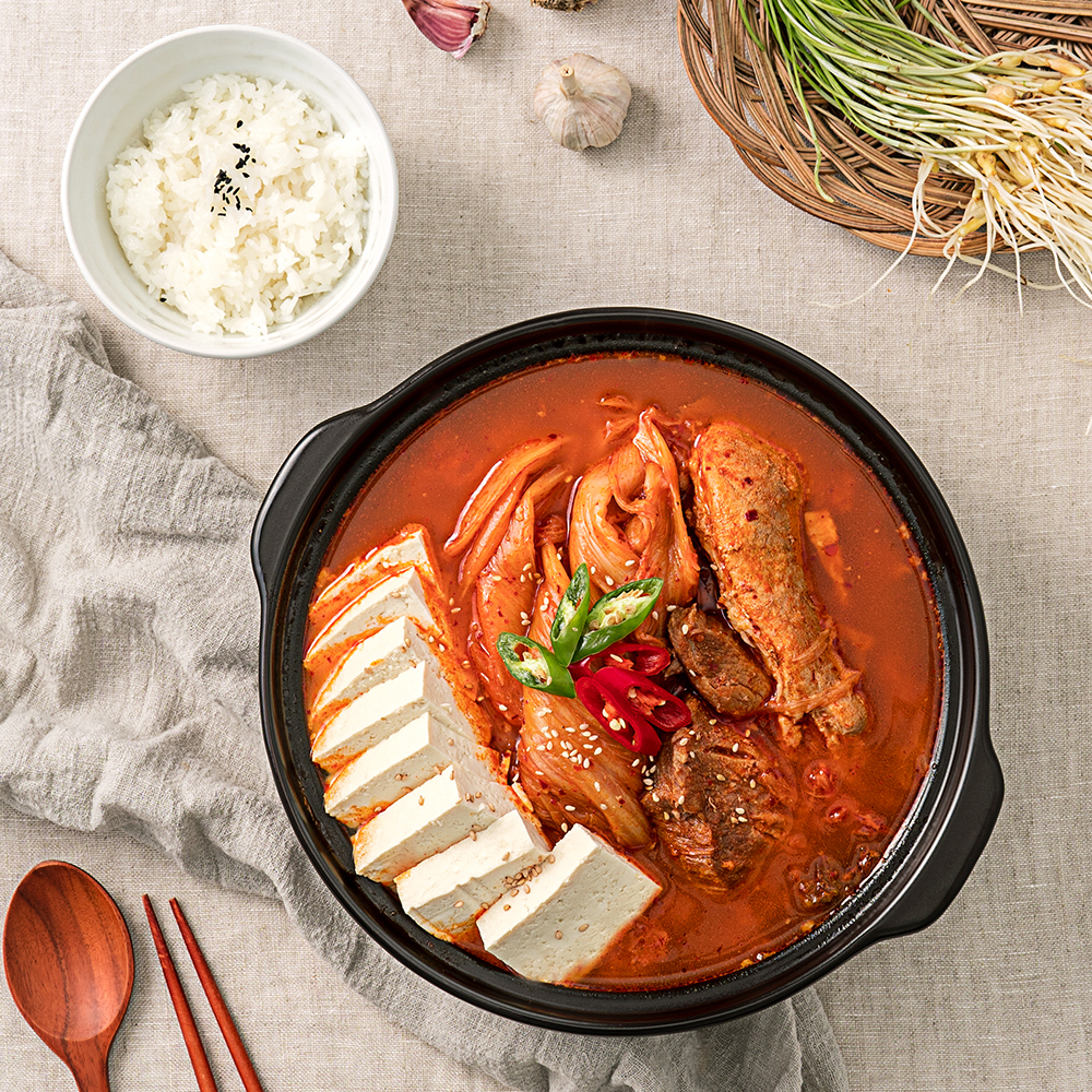 [카우스토리] 돼지고기 김치찜 묵은지 간편조리 캠핑요리 김치말이통고기찜 800g 2팩 : 카우스토리